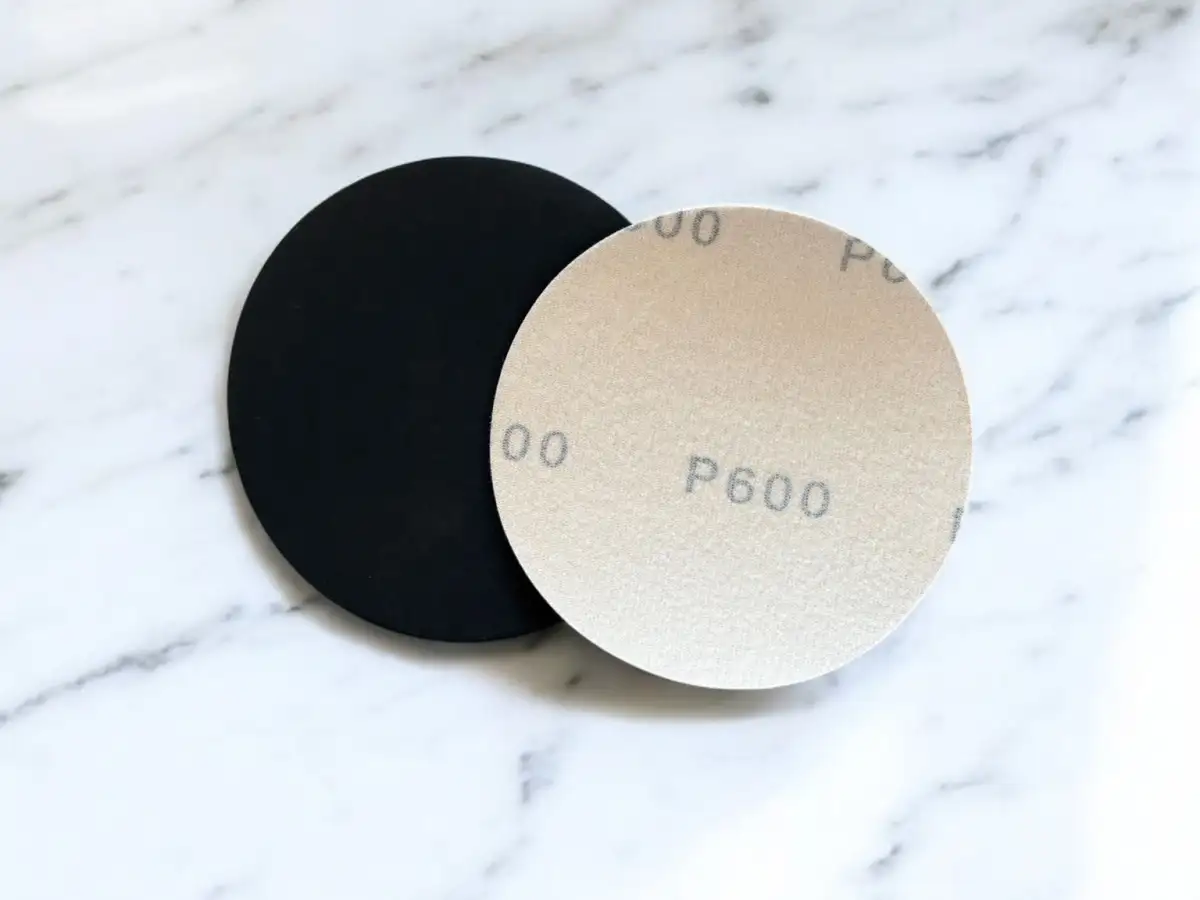 100ks - Brusný papír Ø115 mm P600 s uchycením na suchý zip