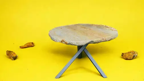 Kamenný stůl