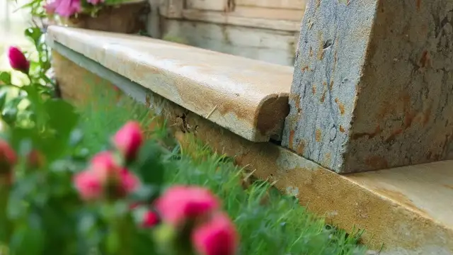 Parapet s okapnicí vč. profilové hrany tl. 3cm