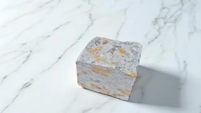 Pískovcové dlažební kostky 8 × 8 × 6 cm – přírodní kámen pro odolné a estetické venkovní plochy